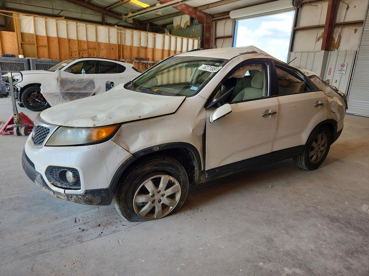 5XYKT3A18BG118772 · 2011 KIA SORENTO