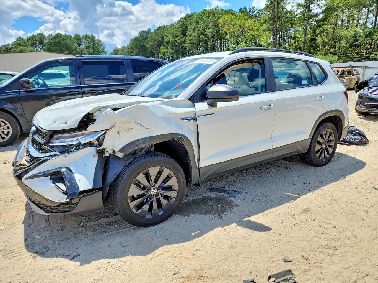 3VVCX7B24NM050289 · 2022 VOLKSWAGEN TAOS