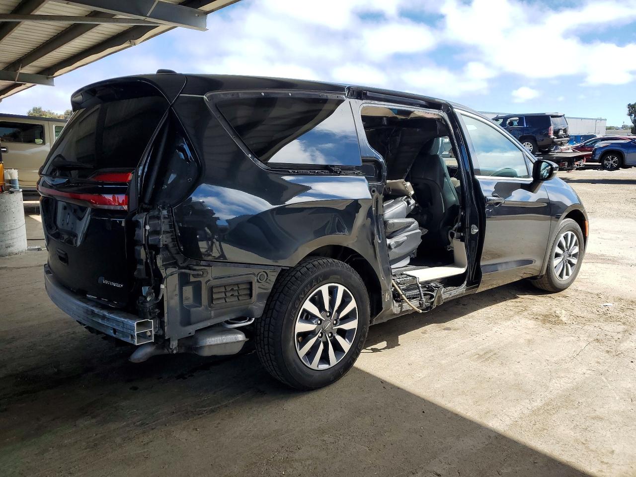 2C4RC1L75PR626611 · 2023 CHRYSLER PACIFICA · 3/14