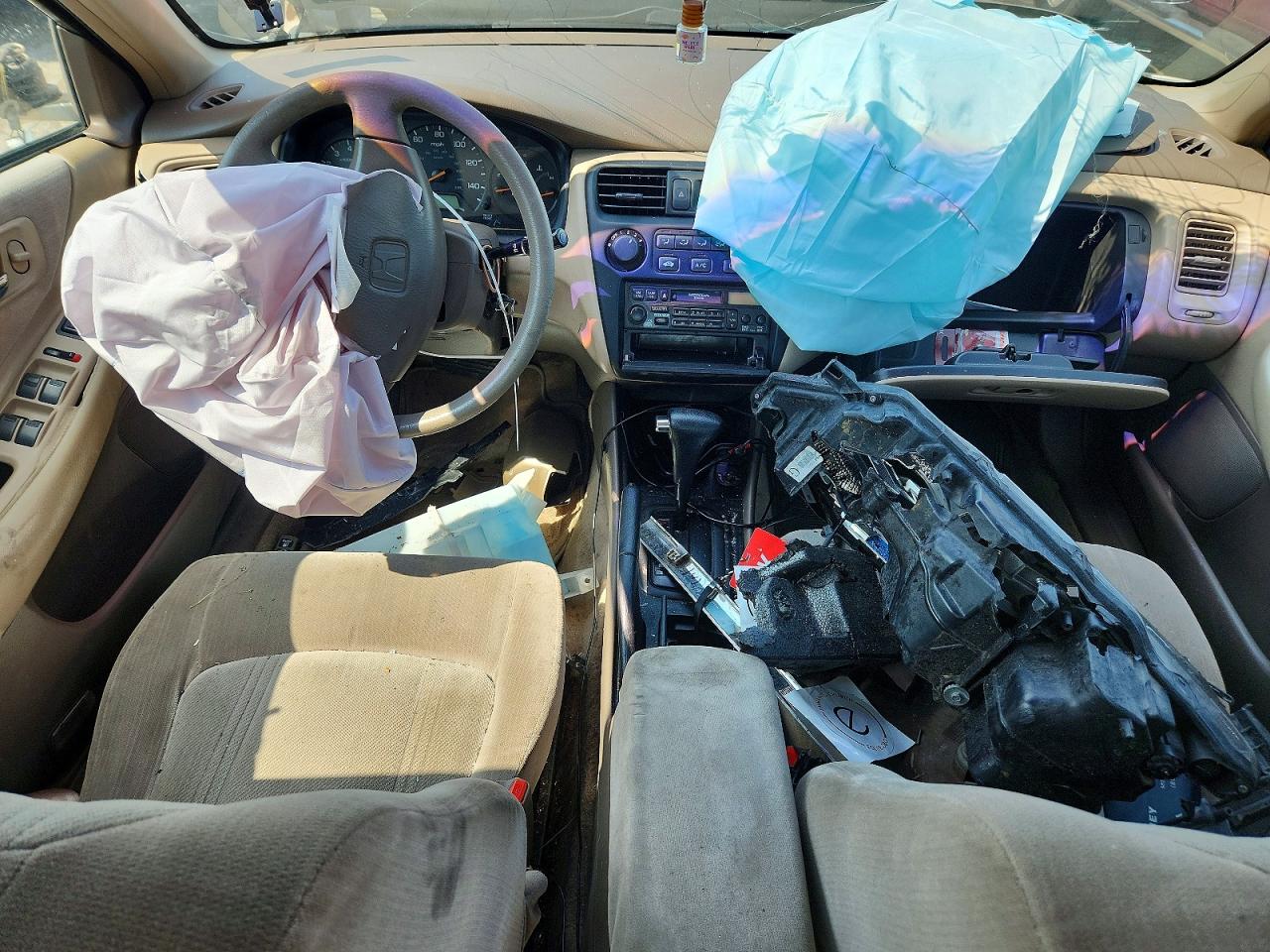 1HGCG5641YA060652 · 2000 HONDA ACCORD · 8/12