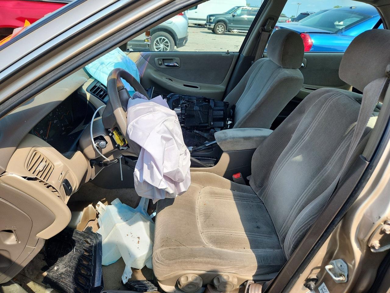 1HGCG5641YA060652 · 2000 HONDA ACCORD · 7/12