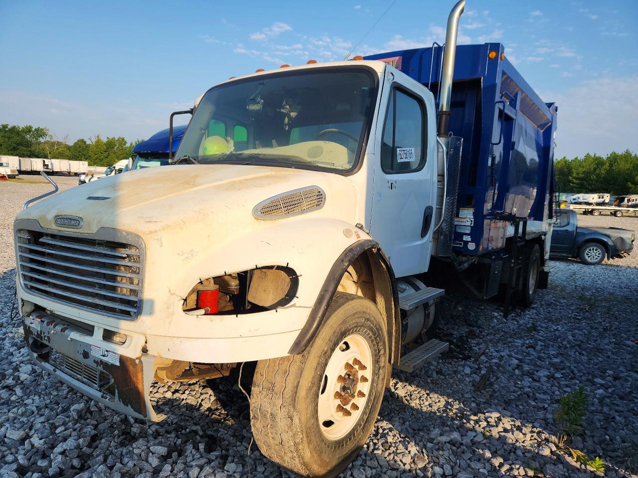 1FVACXCY8HHJF3213 · 2016 FREIGHTLINER M2