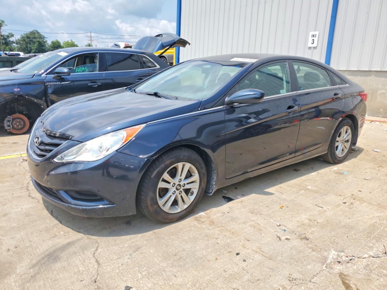 5NPEB4AC2BH125958 · 2011 HYUNDAI SONATA