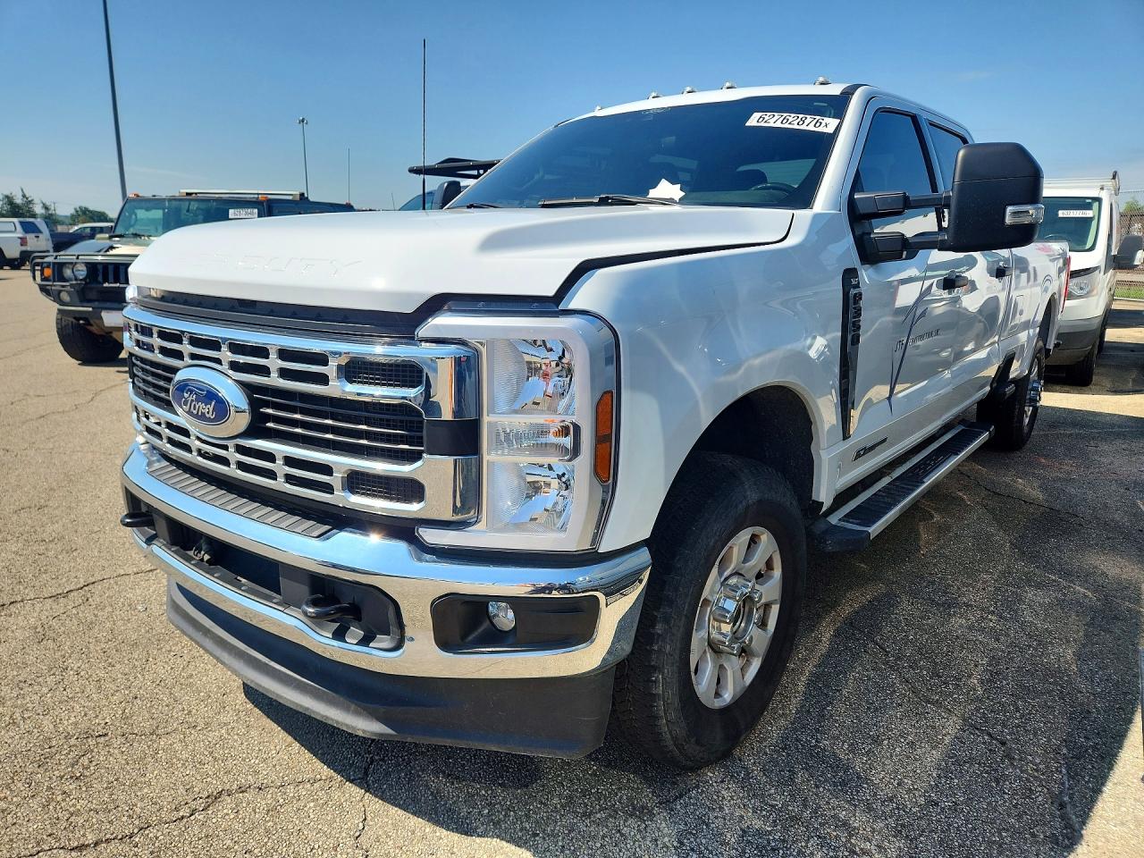 1FT8W3BTXREF40207 · 2024 FORD F350