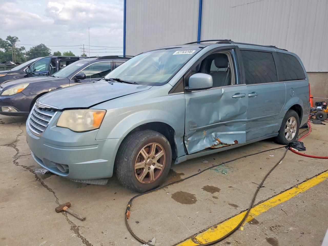 2A8HR54P88R699336 · 2008 CHRYSLER TOWN & COUNTRY