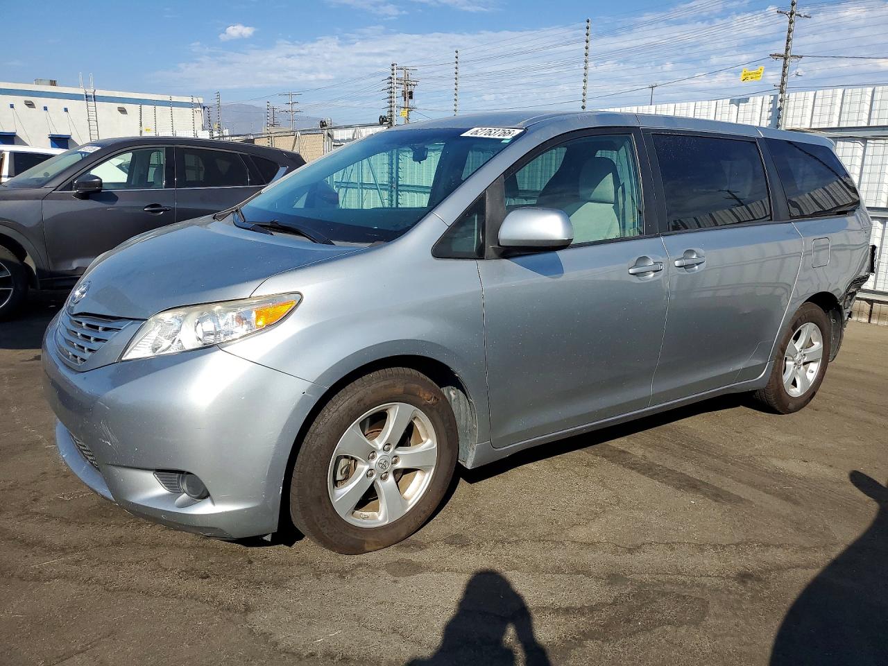 5TDZZ3DC9HS770225 · 2017 TOYOTA SIENNA