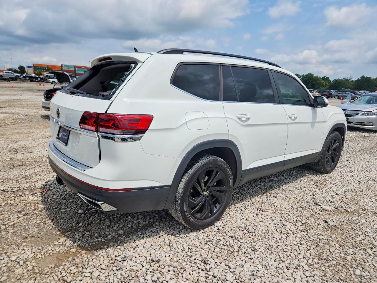 1V2WR2CA5PC549958 · 2023 VOLKSWAGEN ATLAS · 3/13