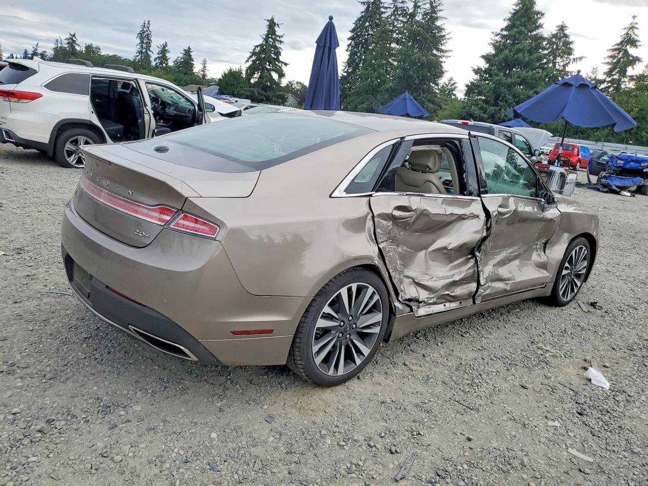 3LN6L5MU1JR615858 · 2018 LINCOLN MKZ · 2/11