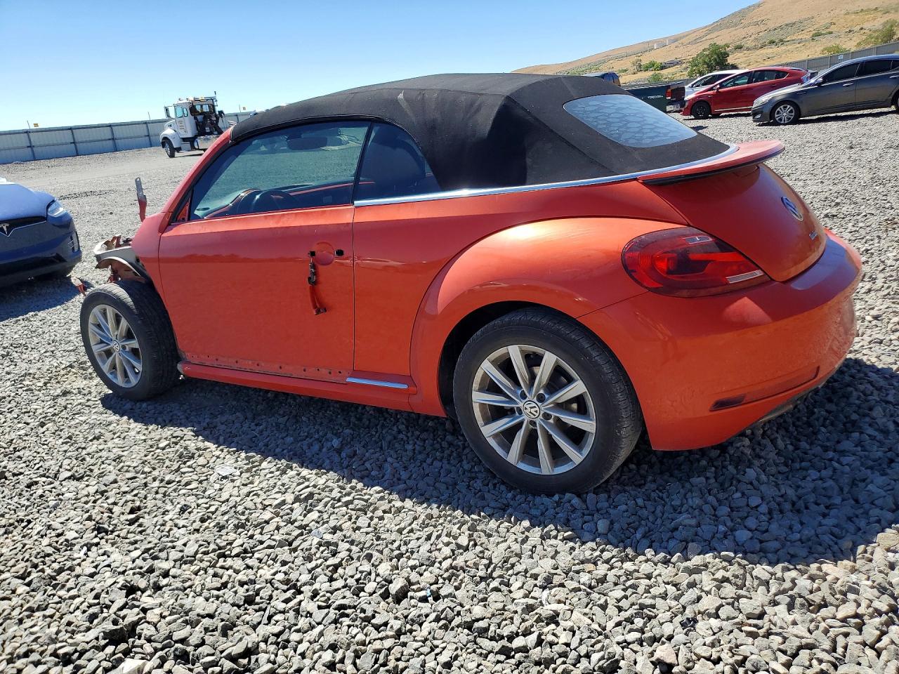 3VW5DAAT5JM516777 · 2018 VOLKSWAGEN BEETLE · 2/13