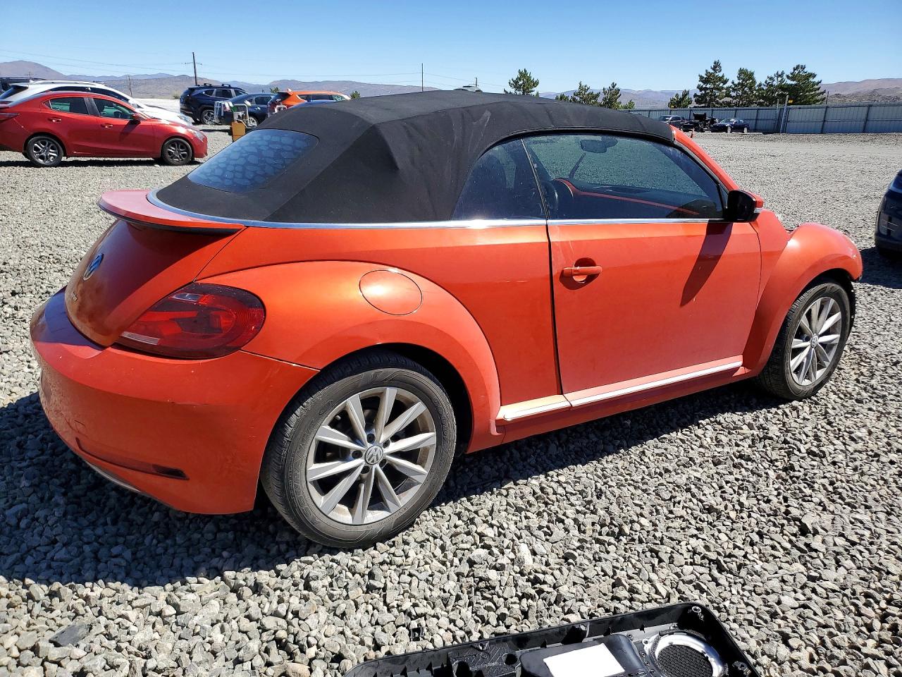3VW5DAAT5JM516777 · 2018 VOLKSWAGEN BEETLE · 3/13