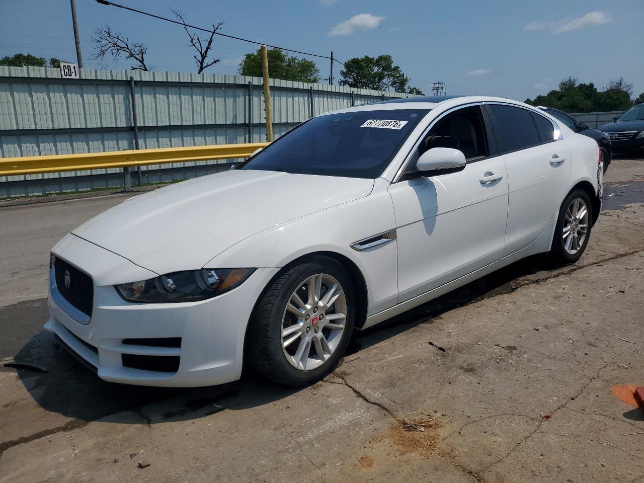SAJAD4FX4JCP25543 · 2018 JAGUAR XE
