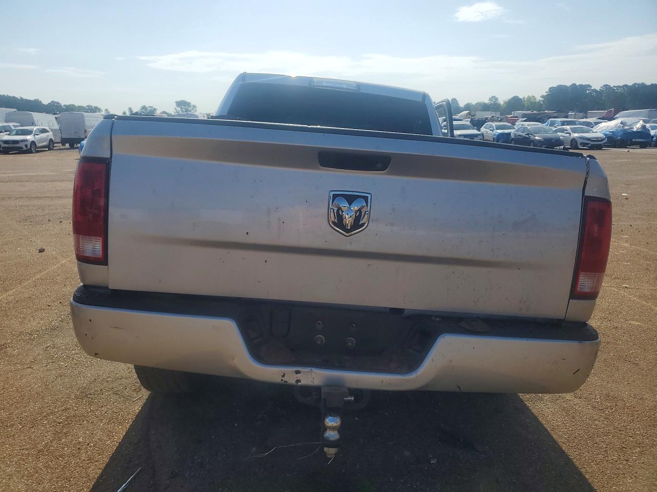 3C6JR6AG5HG520945 · 2017 RAM 1500 · 6/12