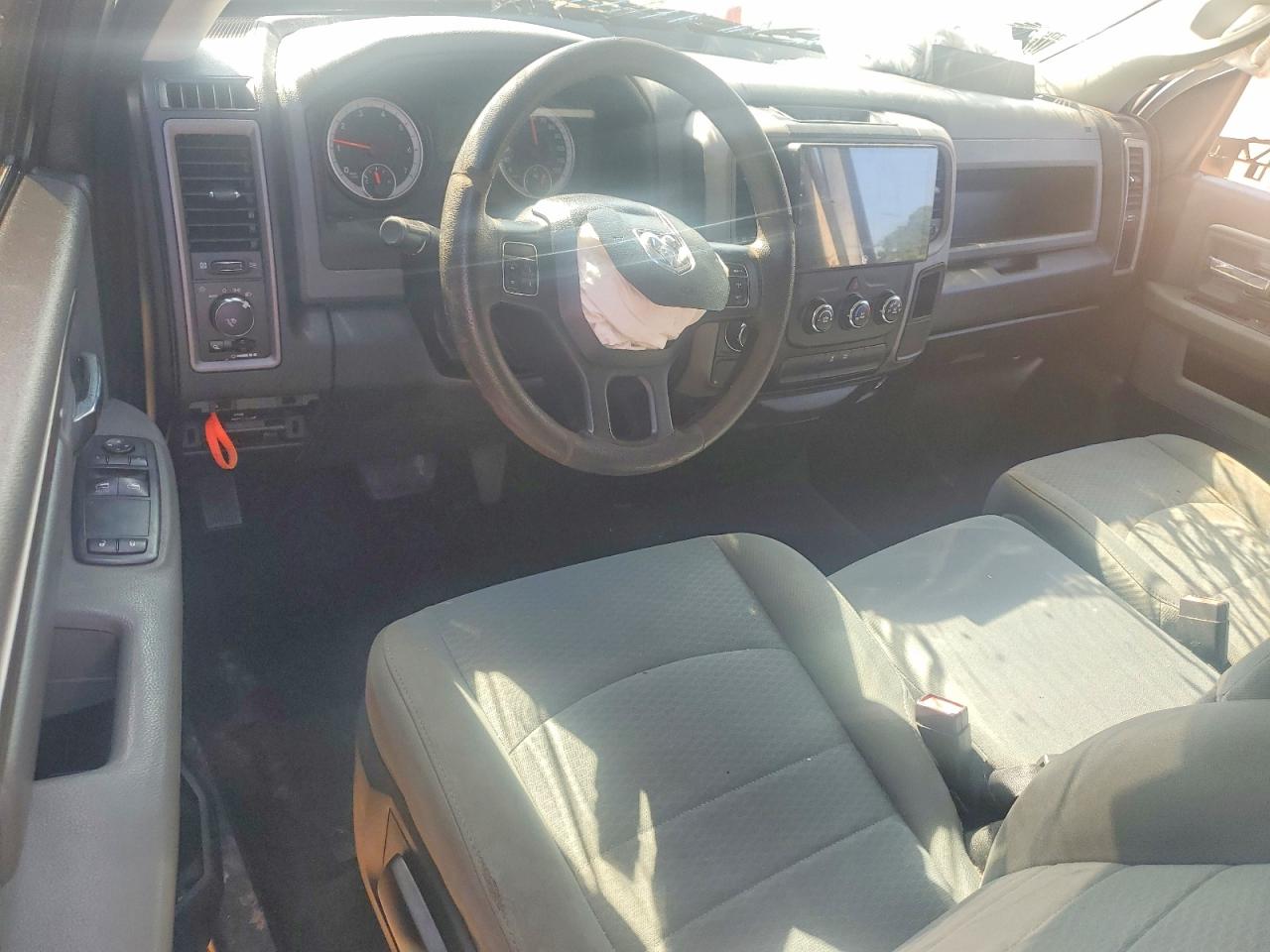 3C6JR6AG5HG520945 · 2017 RAM 1500 · 8/12