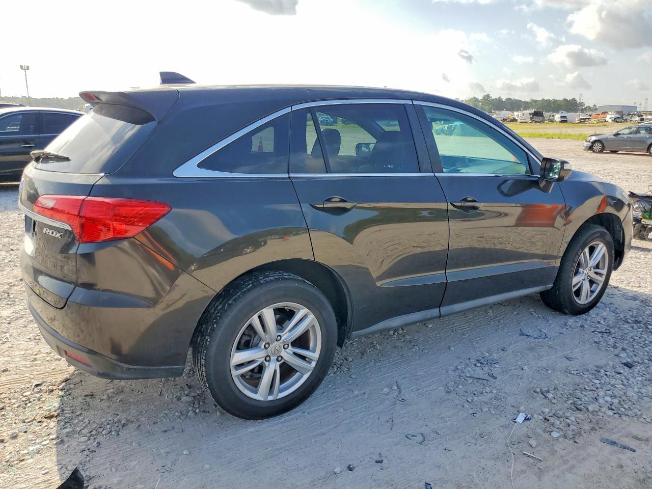 5J8TB3H35FL015870 · 2015 ACURA RDX · 3/13