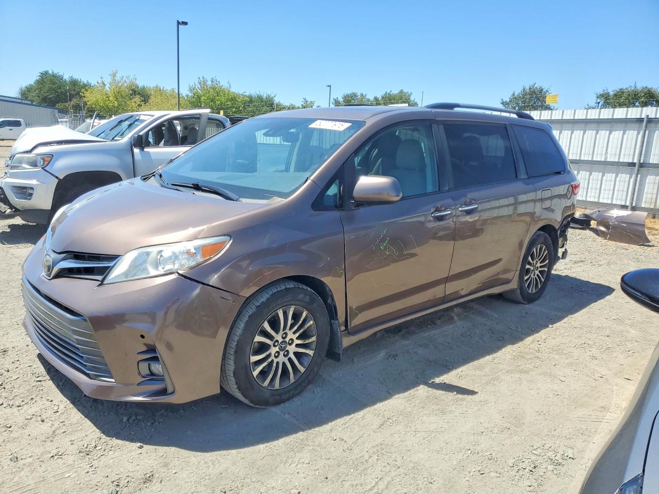 5TDYZ3DC3JS953170 · 2018 TOYOTA SIENNA