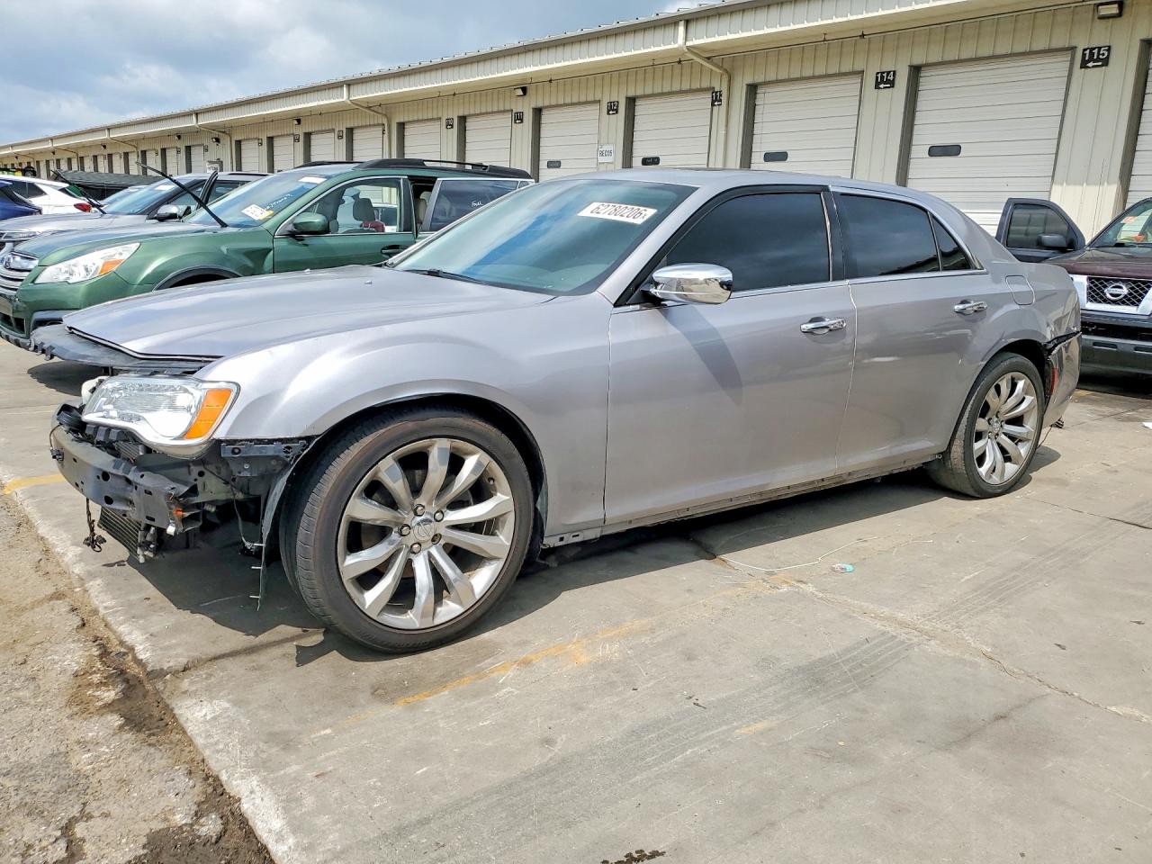 2C3CCAEG6JH137333 · 2018 CHRYSLER 300