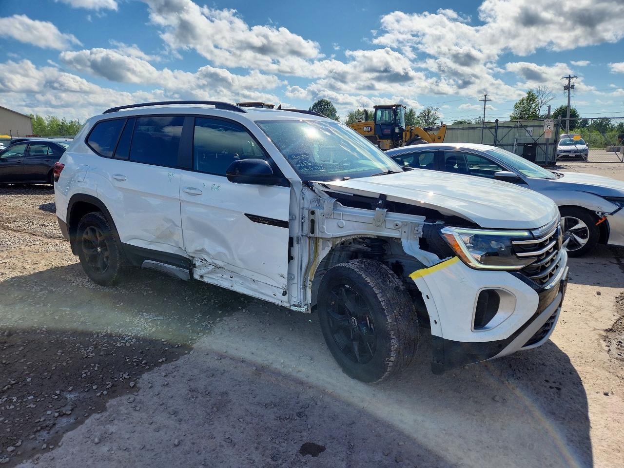 1V2CR2CA7RC581915 · 2024 VOLKSWAGEN ATLAS · 4/13