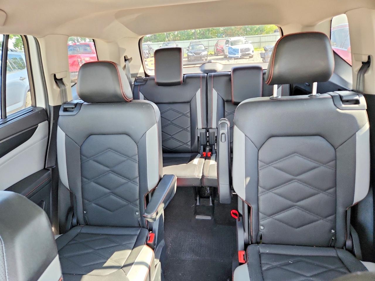 1V2CR2CA7RC581915 · 2024 VOLKSWAGEN ATLAS · 10/13