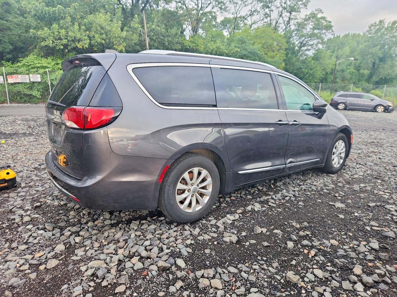 2C4RC1BG2KR550310 · 2019 CHRYSLER PACIFICA · 3/13