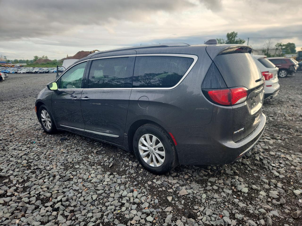 2C4RC1BG2KR550310 · 2019 CHRYSLER PACIFICA · 2/13
