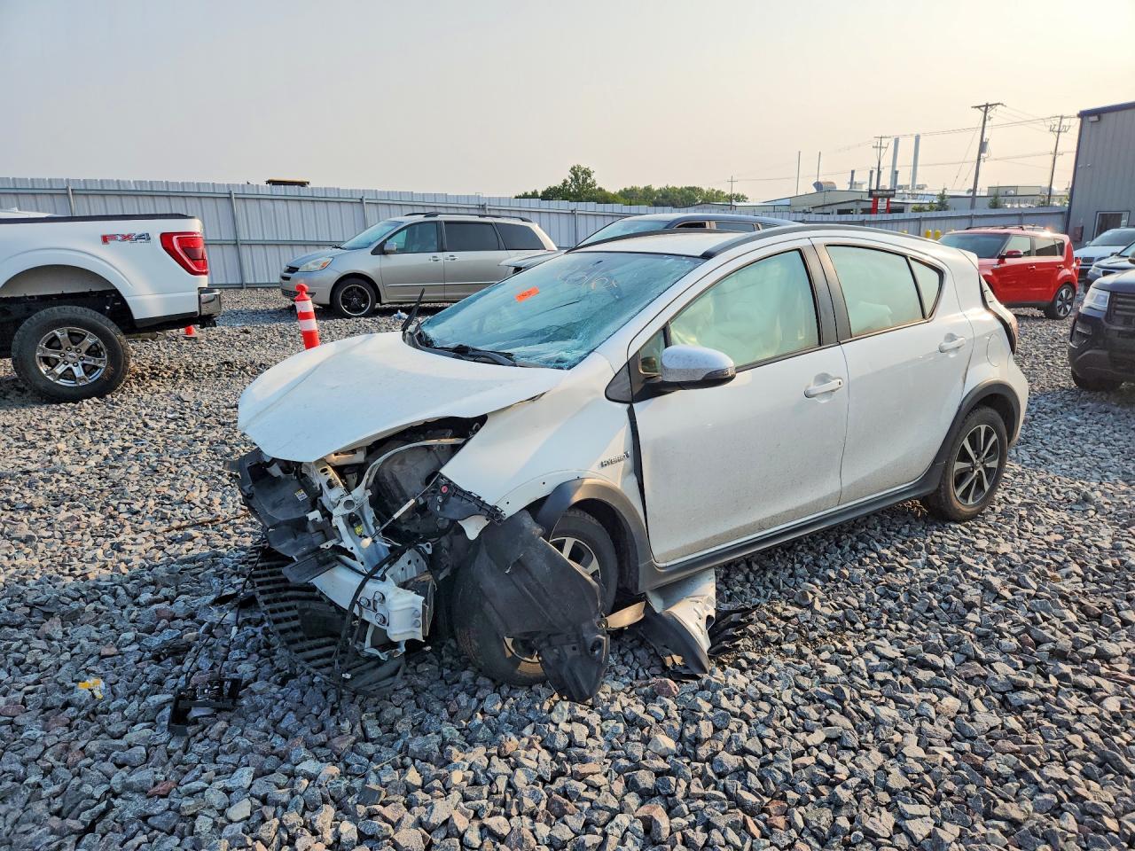 JTDKDTB31J1612810 · 2018 TOYOTA PRIUS C