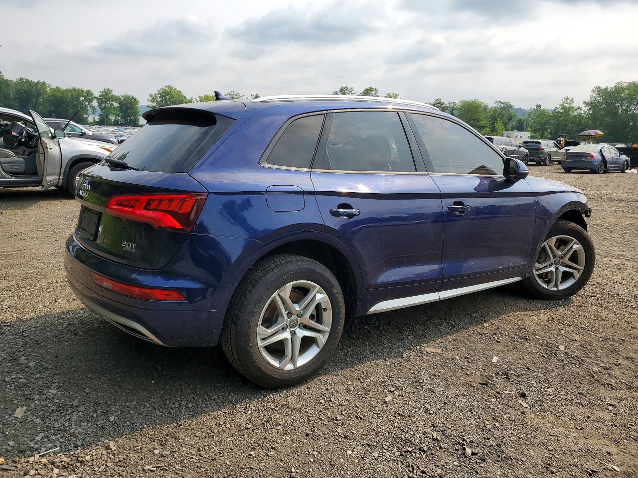WA1ANAFY3J2163072 · 2018 AUDI Q5 · 3/14