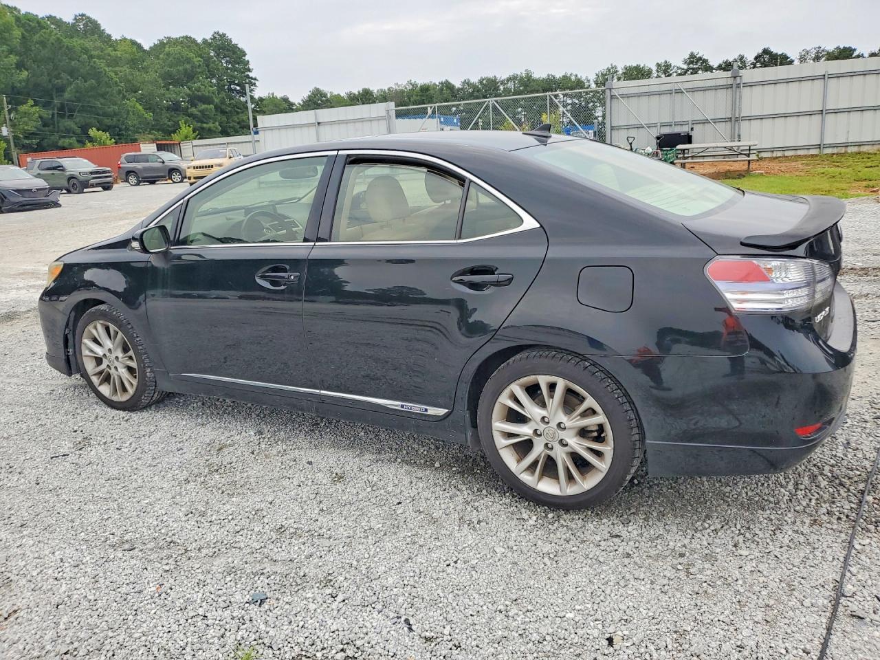 JTHBB1BA5A2004290 · 2010 LEXUS HS · 2/12