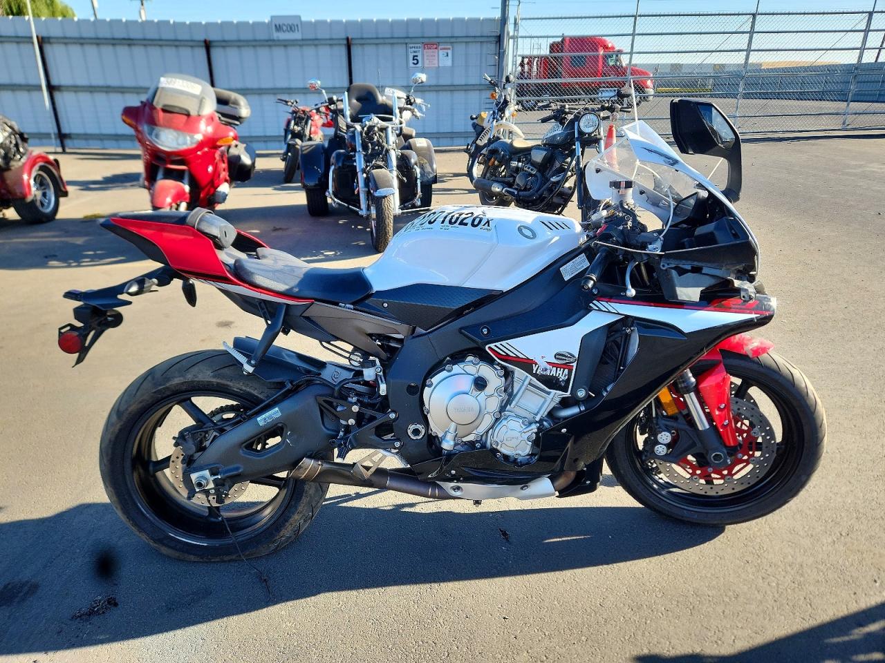 JYARN42Y6GA000359 · 2016 YAMAHA YZFR1S