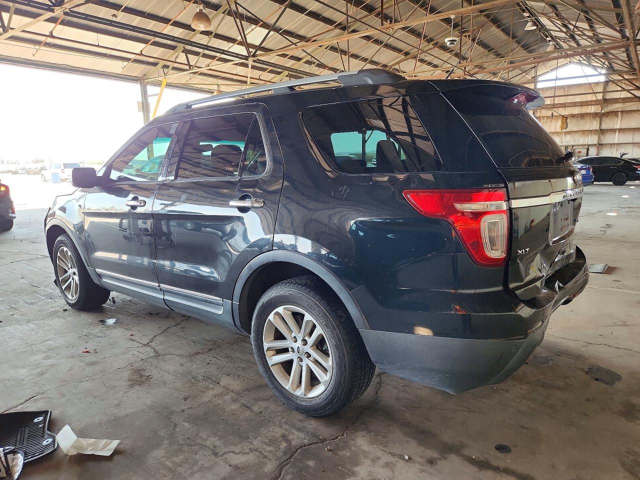 1FM5K8D83FGC09209 · 2015 FORD EXPLORER · 2/13