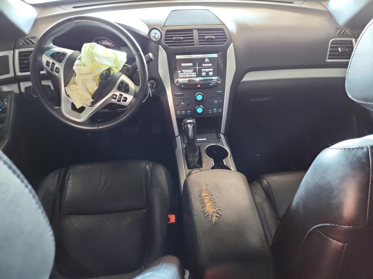 1FM5K8D83FGC09209 · 2015 FORD EXPLORER · 8/13