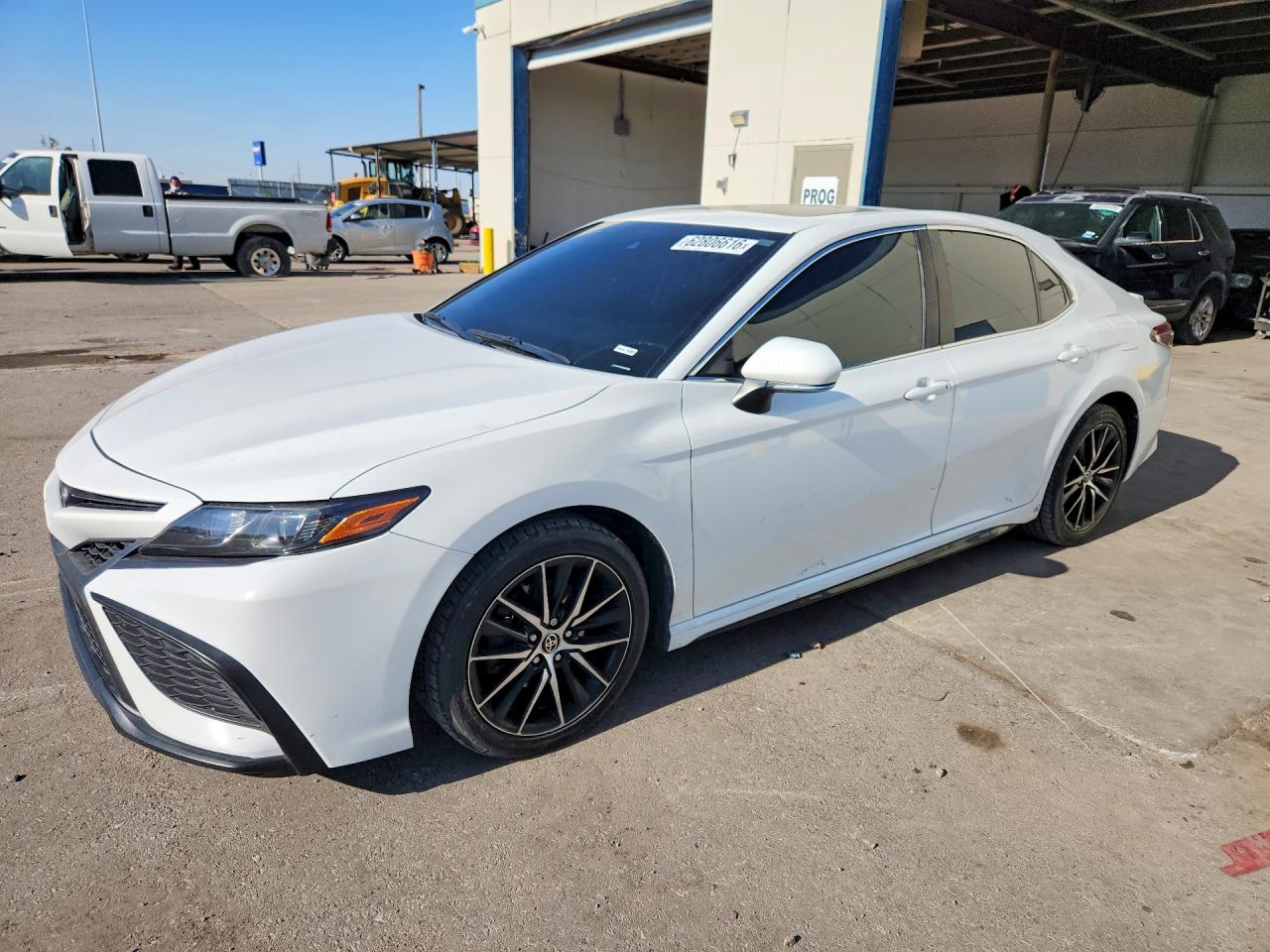4T1T11AK4NU064084 · 2022 TOYOTA CAMRY