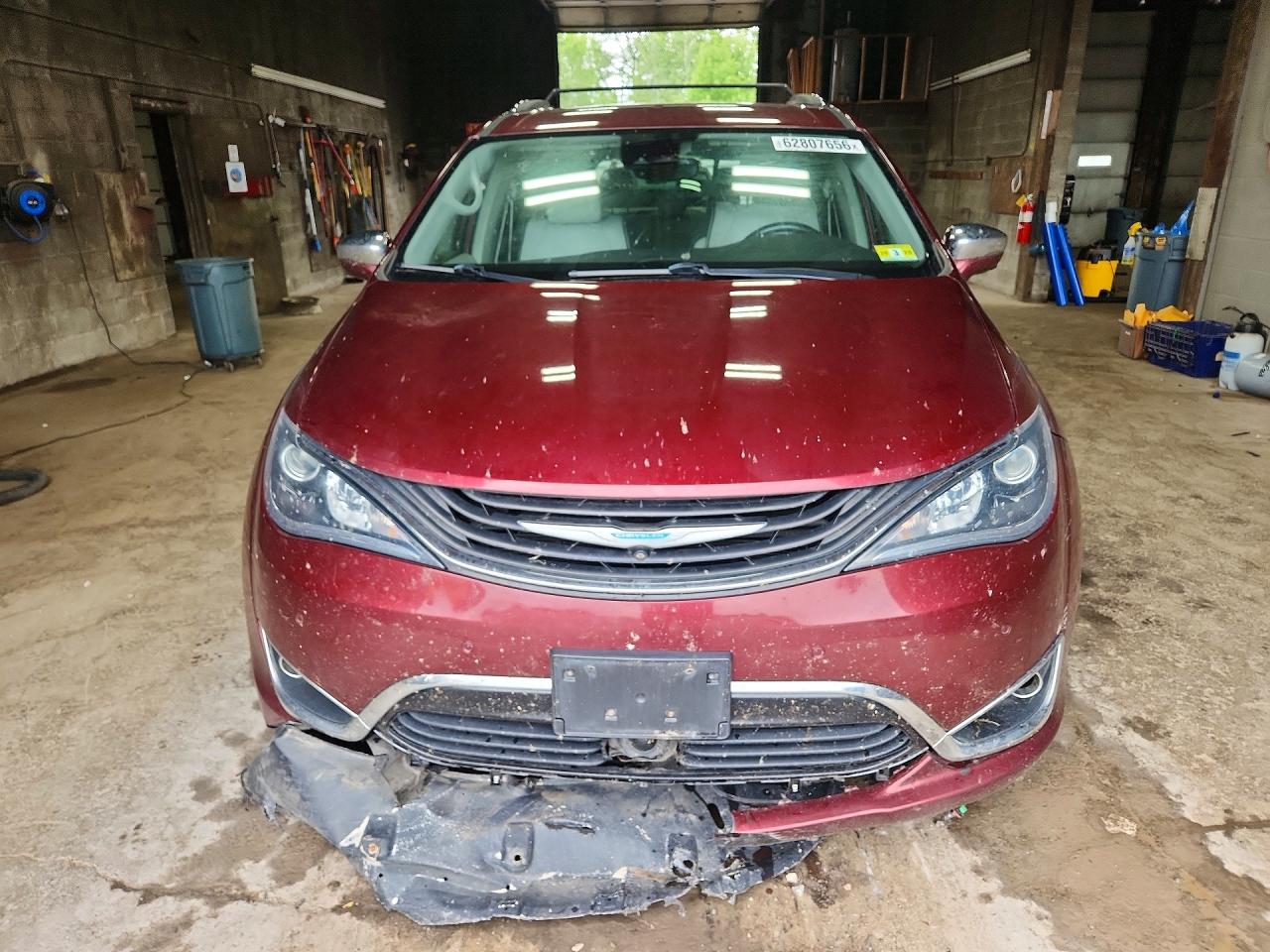 2C4RC1N7XJR105517 · 2018 CHRYSLER PACIFICA · 5/13