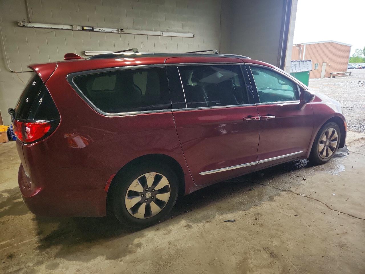 2C4RC1N7XJR105517 · 2018 CHRYSLER PACIFICA · 3/13