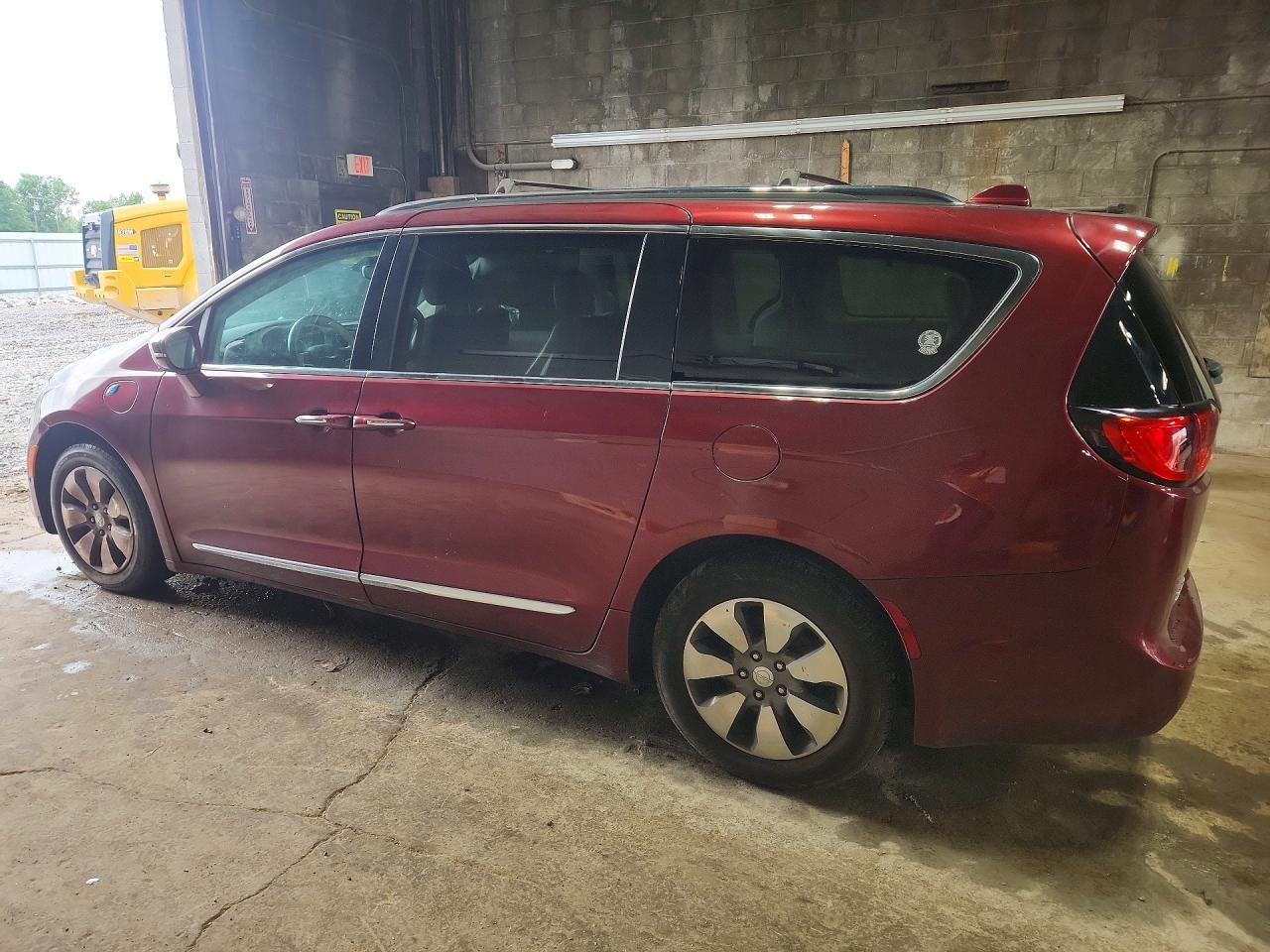 2C4RC1N7XJR105517 · 2018 CHRYSLER PACIFICA · 2/13