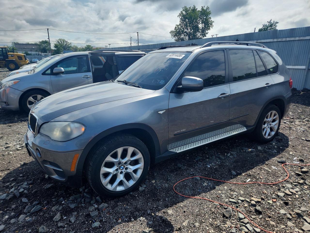 5UXZV4C56BL407019 · 2011 BMW X5
