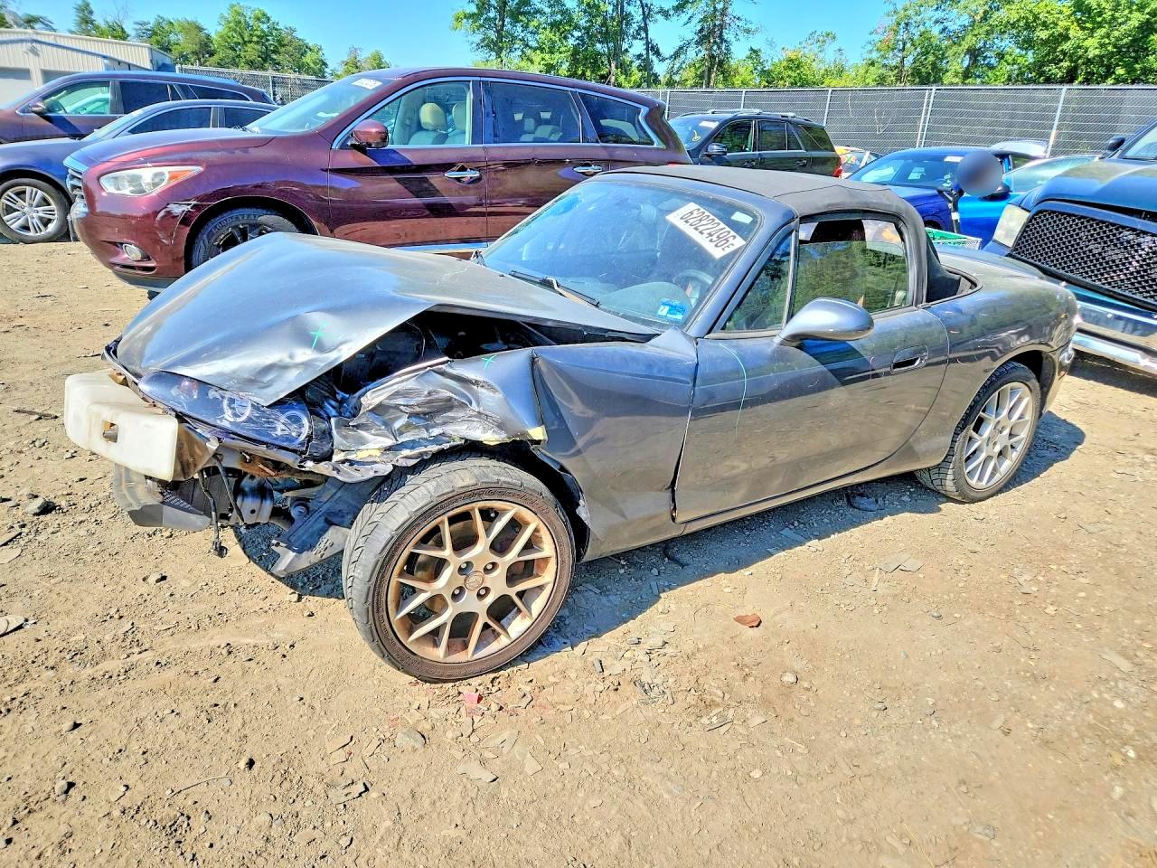 JM1NB353320227142 · 2002 MAZDA MX-5 MIATA