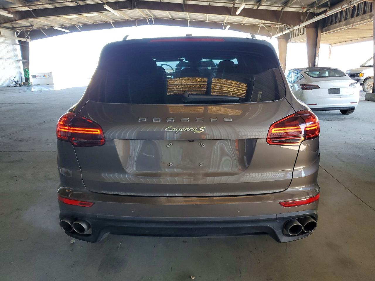 WP1AE2A24GLA64261 · 2016 PORSCHE CAYENNE · 6/13