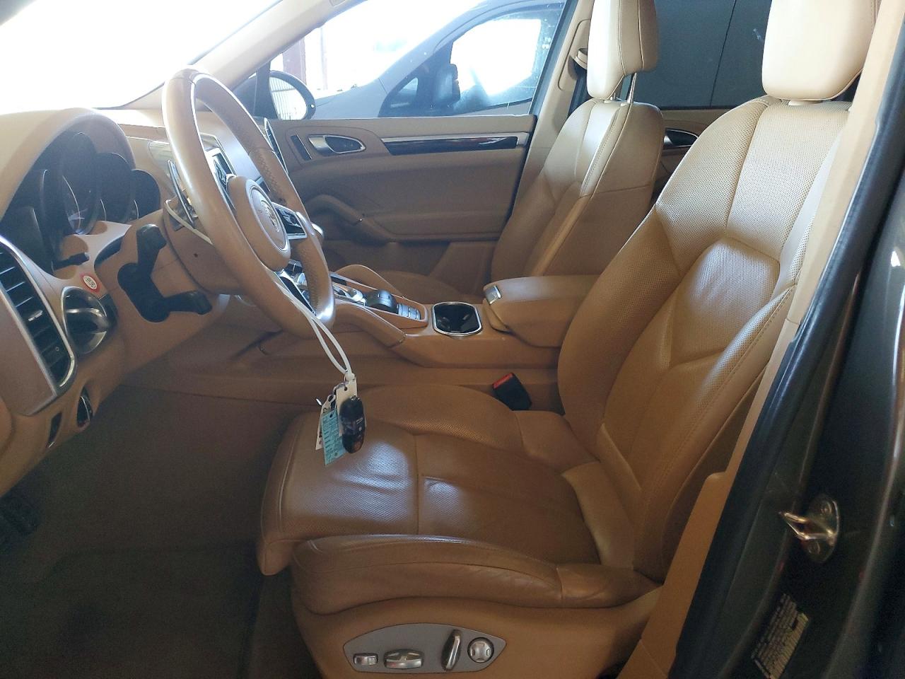 WP1AE2A24GLA64261 · 2016 PORSCHE CAYENNE · 7/13