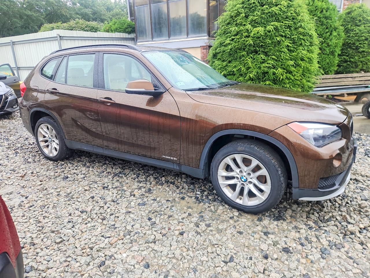 WBAVL1C5XFVY34621 · 2015 BMW X1 · 4/13