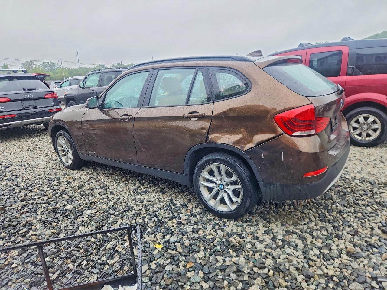 WBAVL1C5XFVY34621 · 2015 BMW X1 · 2/13