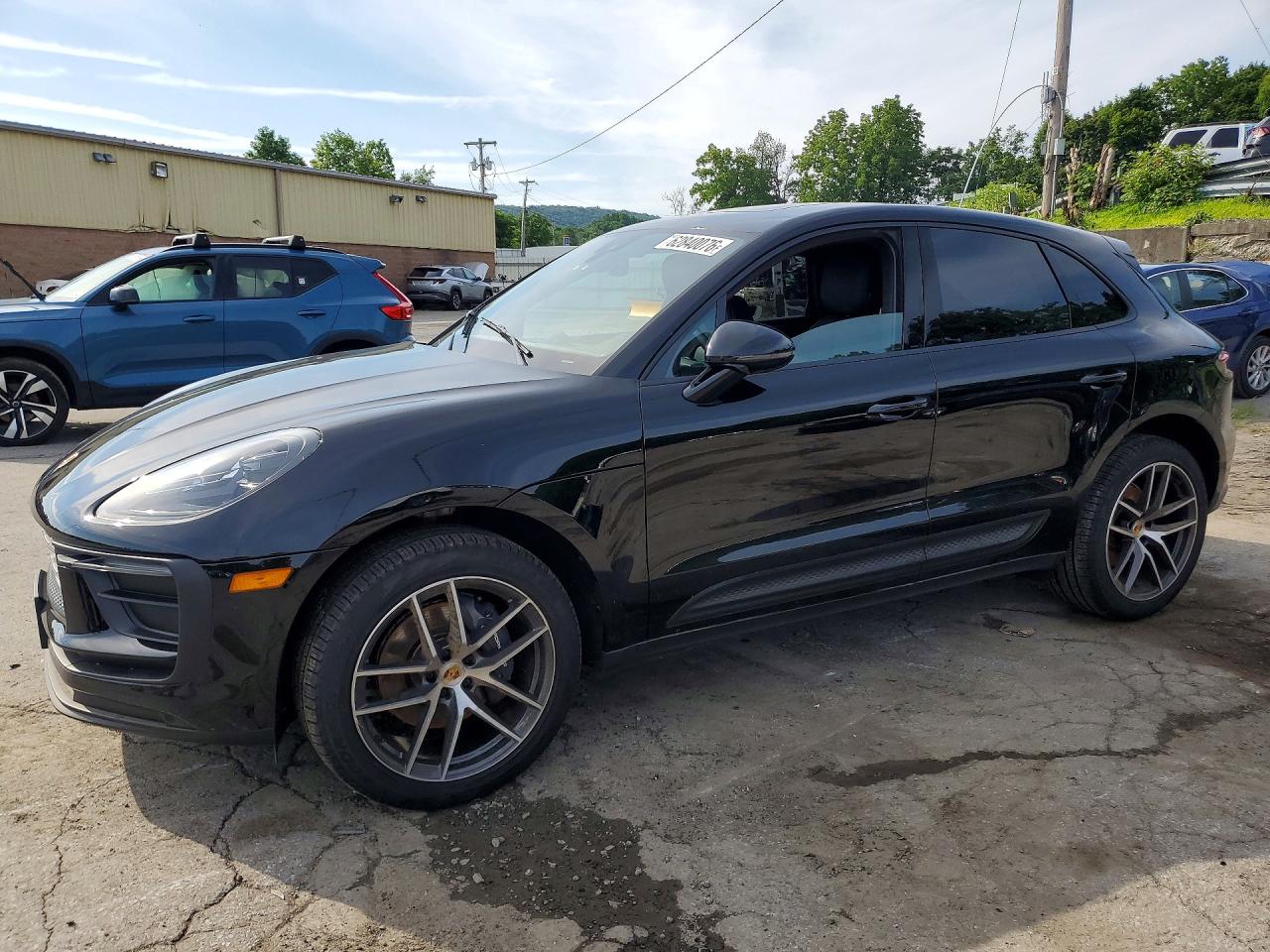 2025 PORSCHE MACAN