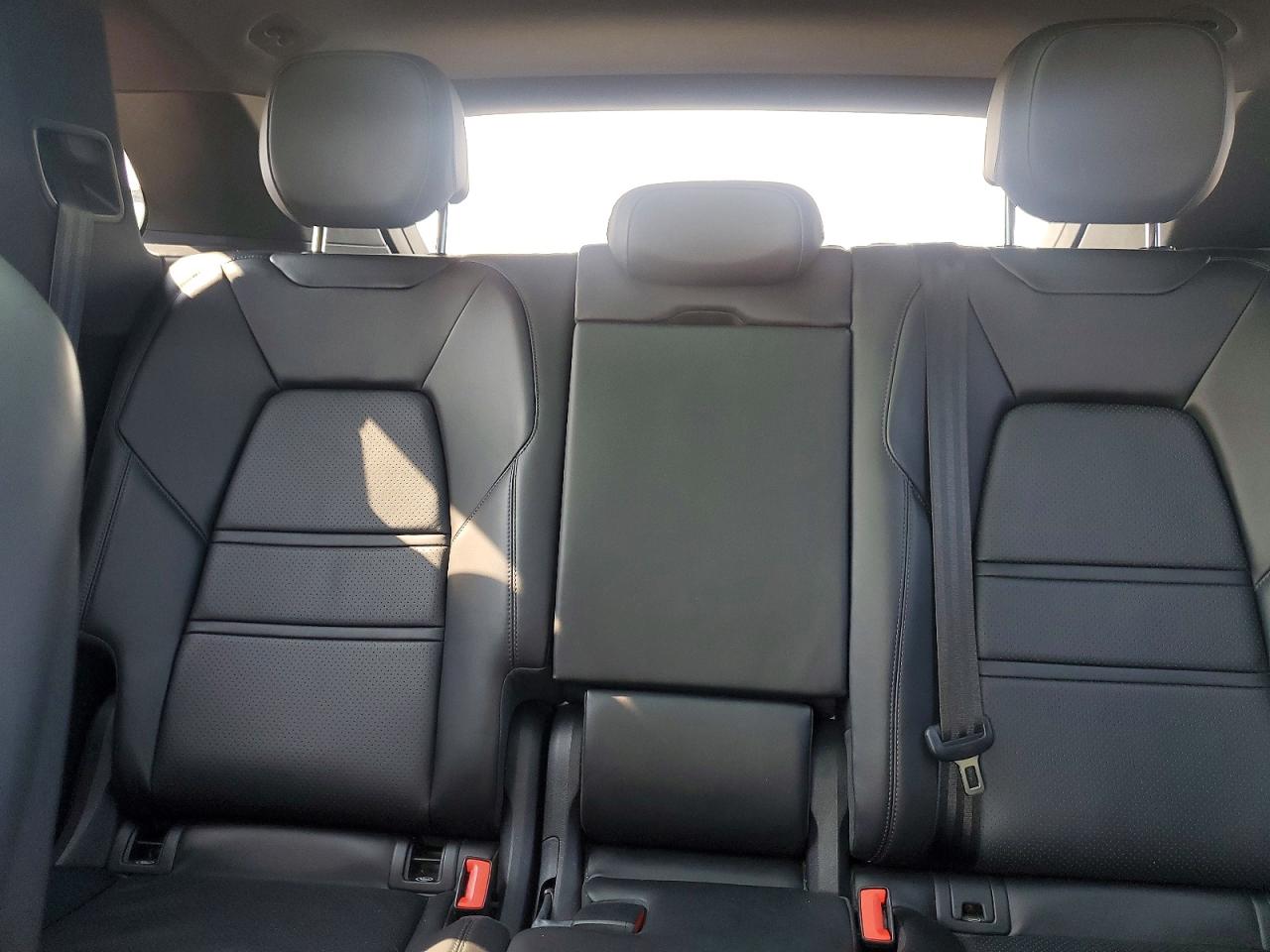 WP1AA2AYXLDA03047 · 2020 PORSCHE CAYENNE · 10/13