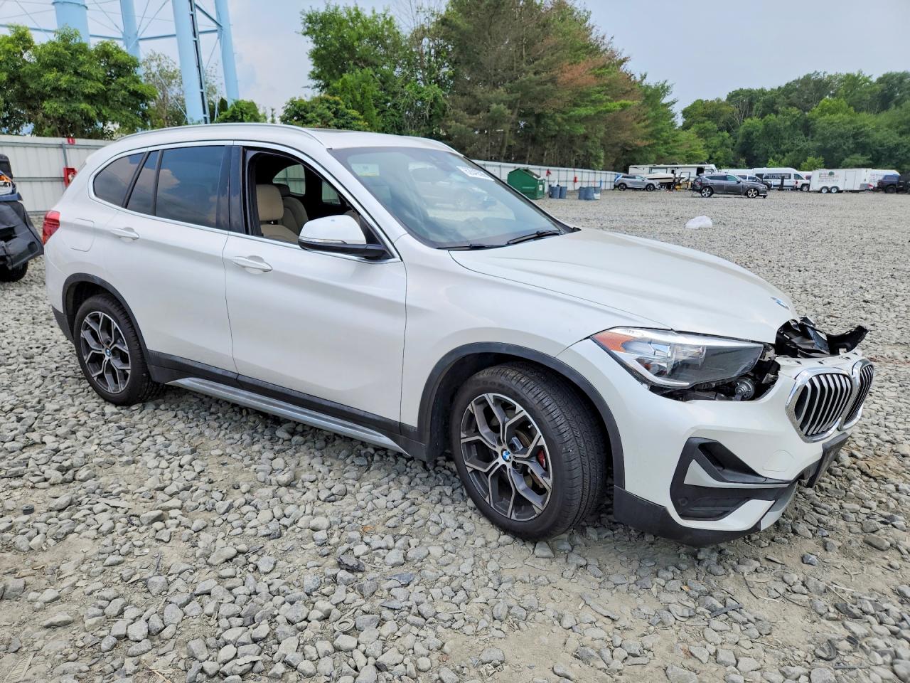WBXJG9C04M3M76355 · 2021 BMW X1 · 4/13