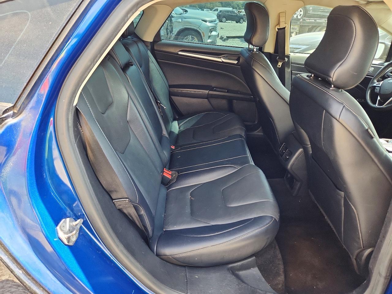 3FA6P0RU0JR181832 · 2018 FORD FUSION · 10/12