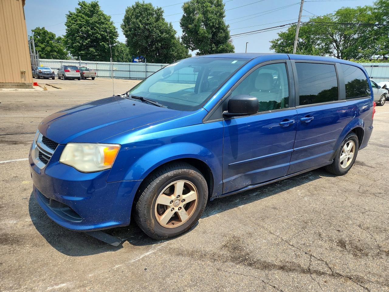 2D4RN4DG8BR720553 · 2011 DODGE GRAND CARAVAN