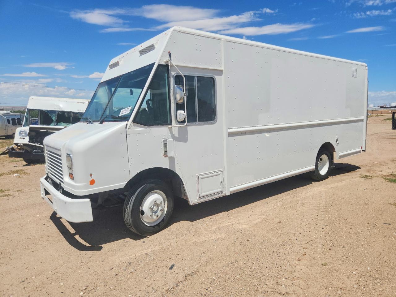 4UZAC1DV3FCGX4544 · 2015 FREIGHTLINER MT45 CHASSIS