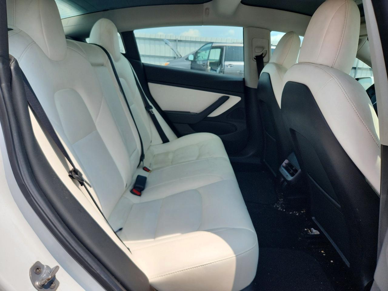 5YJ3E1EA4KF413243 · 2019 TESLA MODEL 3 · 10/12
