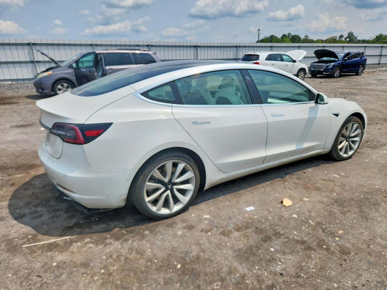 5YJ3E1EA4KF413243 · 2019 TESLA MODEL 3 · 3/12