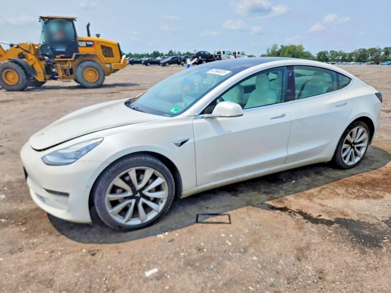 5YJ3E1EA4KF413243 · 2019 TESLA MODEL 3