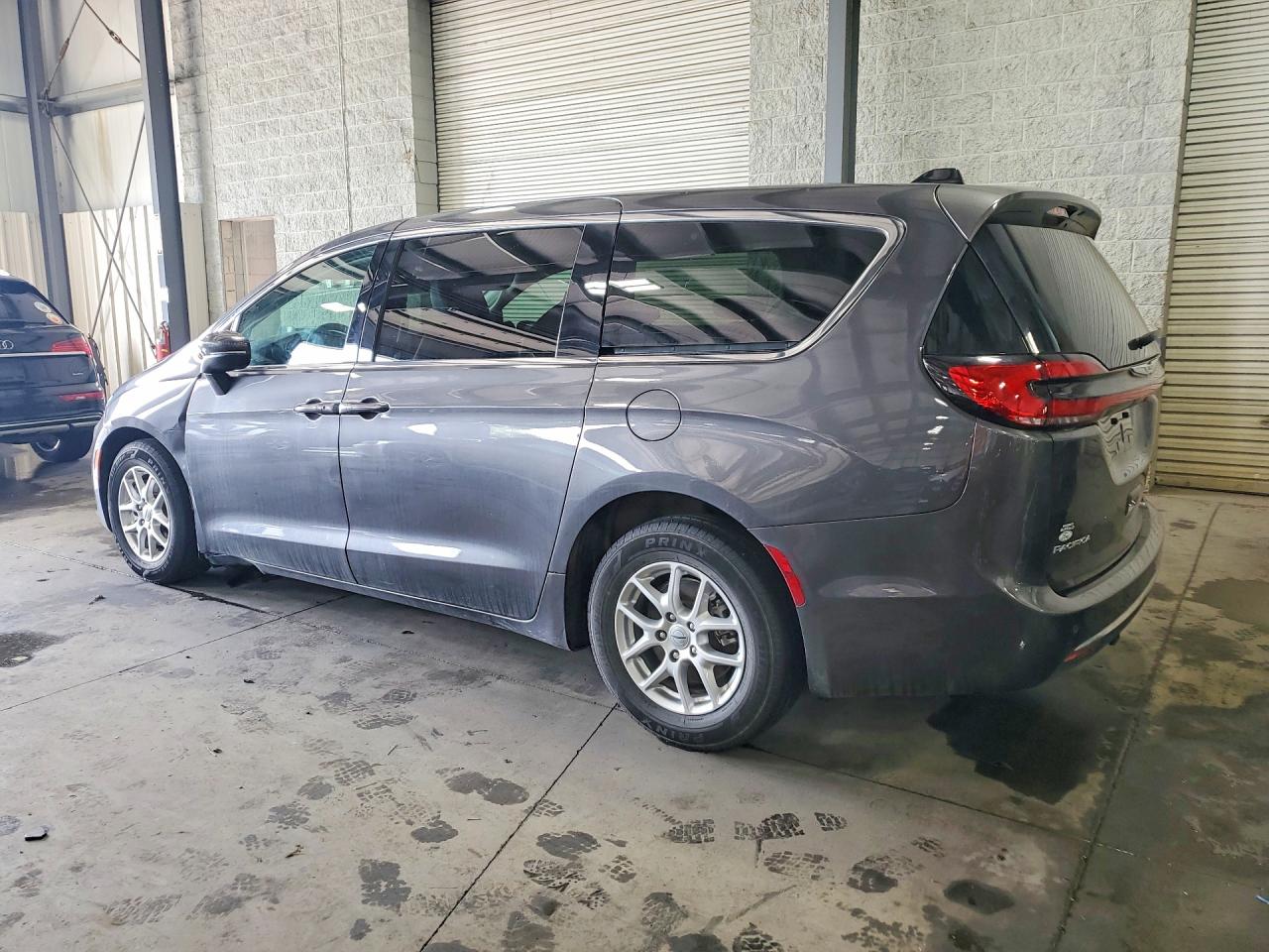 2C4RC1BG8PR533003 · 2023 CHRYSLER PACIFICA · 2/13